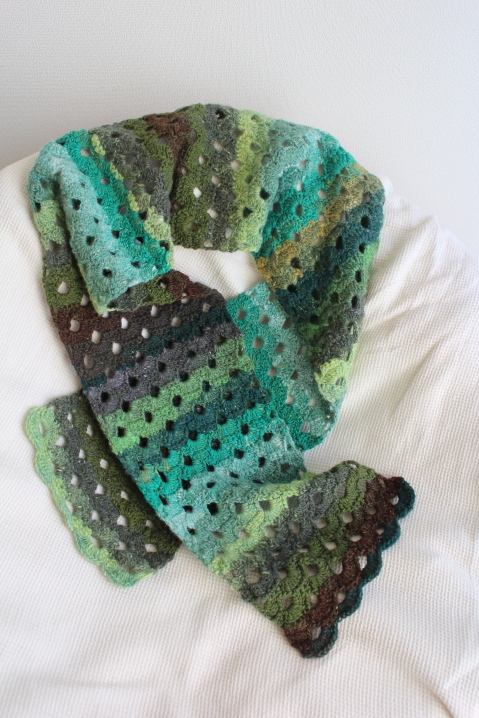 Dragon scale scarf, full view.